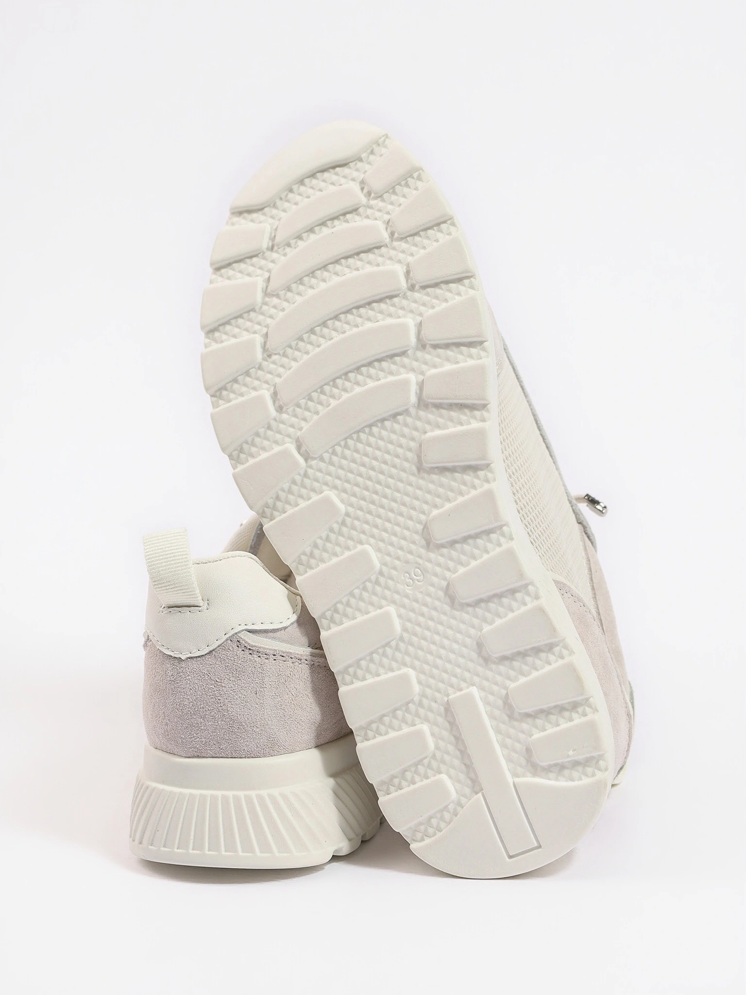 Кроссовки комбинированные белого цвета на низкой подошве